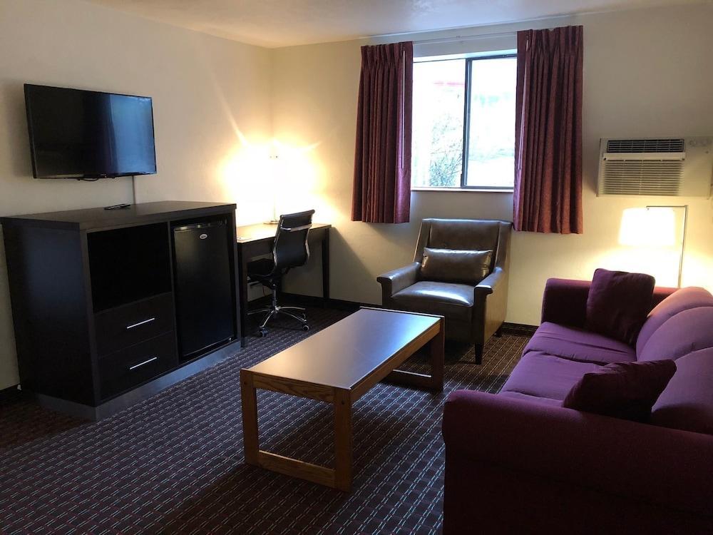 Super 8 By Wyndham Lacey Olympia Area Exterior photo